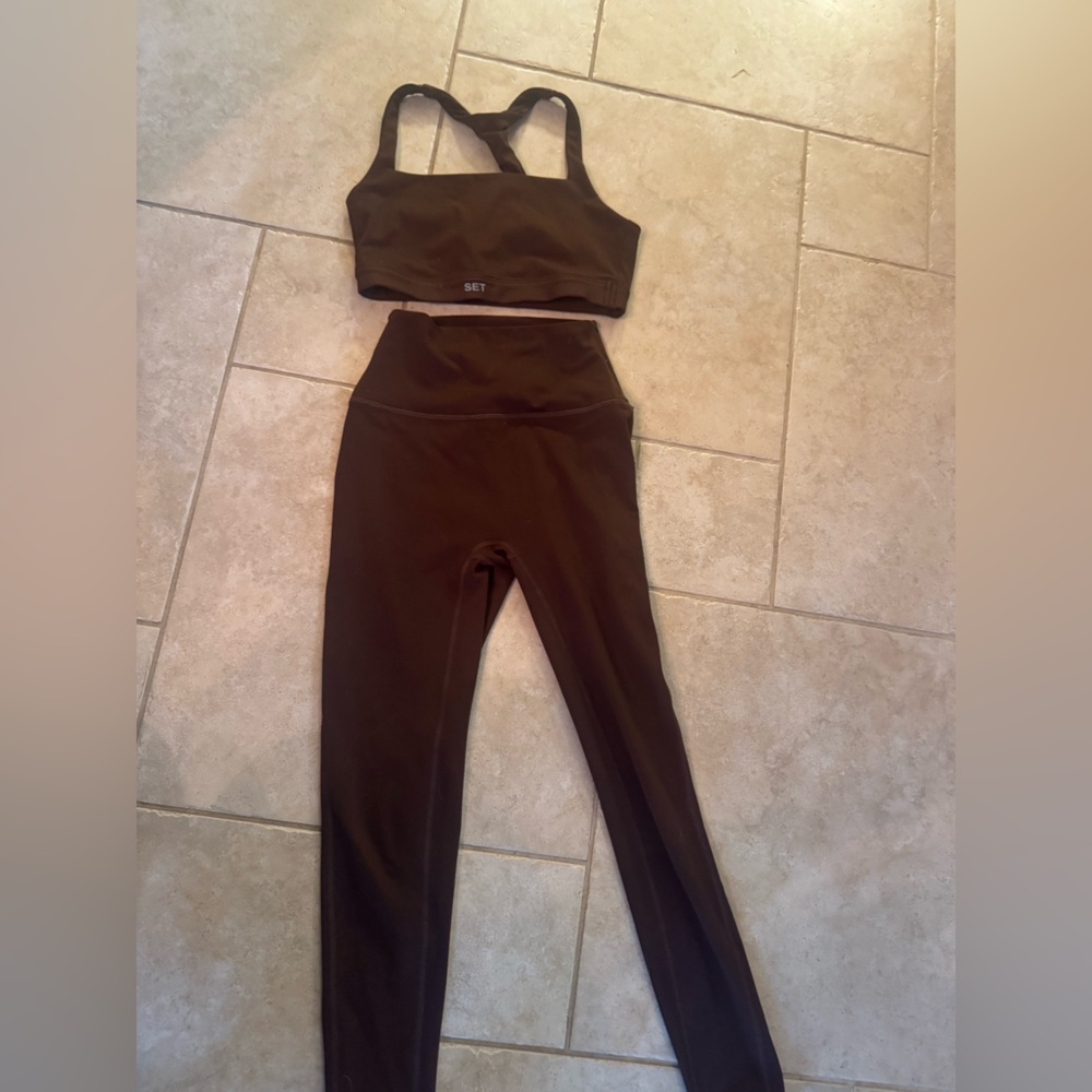SET Active Brown sports bra and leggings